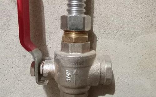 Kulový ventil s magnetem a filtrem - přední pohled