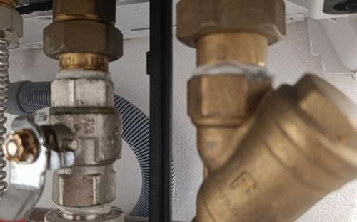 Detail ovládací tyčky dopouštění