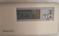 Prostorový termostat Honeywell CM 41 - zavřený
